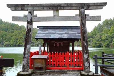 下北山村池神社と明神池
