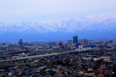 呉羽山（くれはやま）公園展望台からの立山連峰の絶景写真