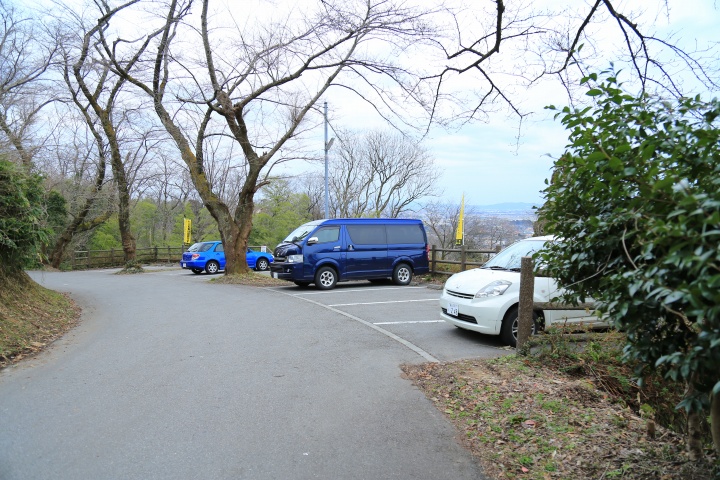 呉羽山（くれはやま）公園展望台の駐車場の写真