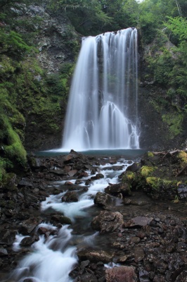 乗鞍三名瀑の一つである美しい善五郎の滝の写真